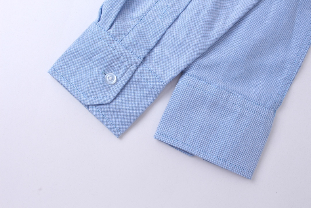 【ThomBrowne  公式旗艦店】トムブラウン   シャツ ご好評に付き再入荷  250221