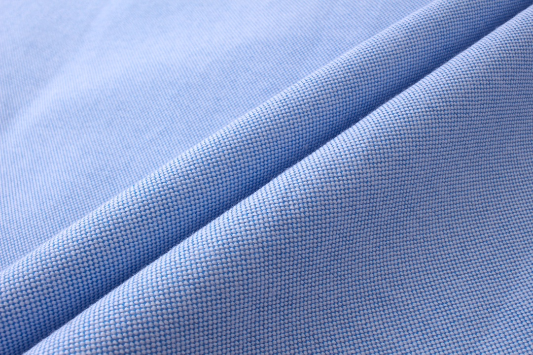 【ThomBrowne  公式旗艦店】トムブラウン   シャツ ご好評に付き再入荷  250221