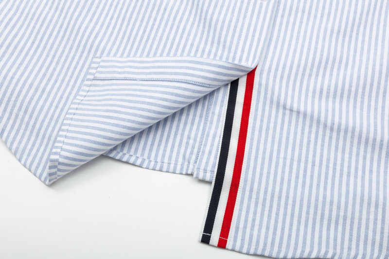 【ThomBrowne  公式旗艦店】トムブラウン シャツ ご好評に付き再入荷  250220