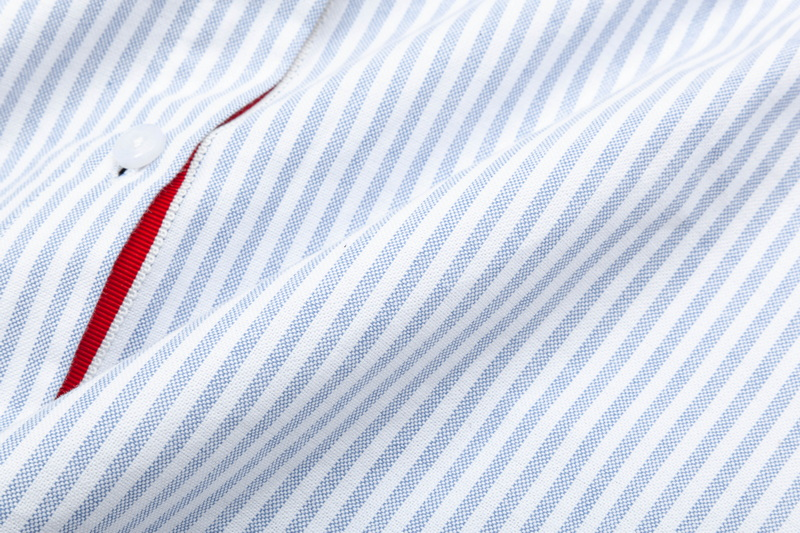 【ThomBrowne  公式旗艦店】トムブラウン シャツ ご好評に付き再入荷  250220