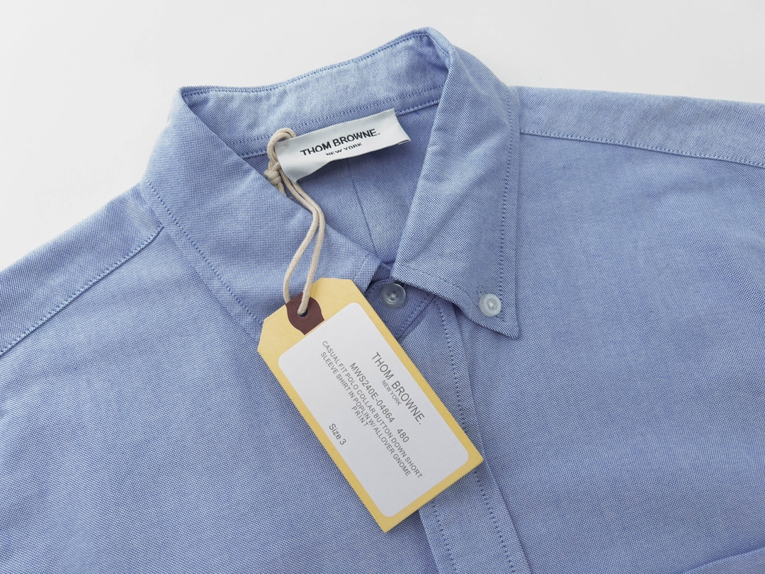 【ThomBrowne  公式旗艦店】トムブラウン  半袖シャツ ご好評に付き再入荷  250221