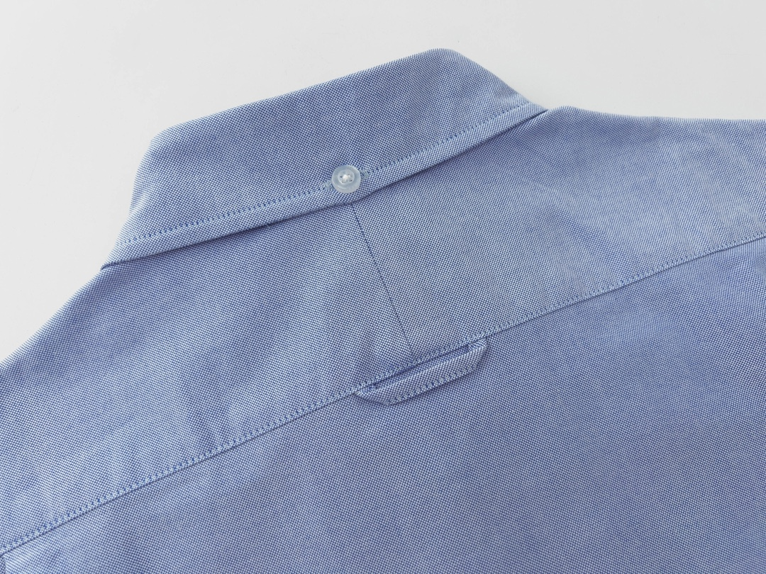 【ThomBrowne  公式旗艦店】トムブラウン  半袖シャツ ご好評に付き再入荷  250221