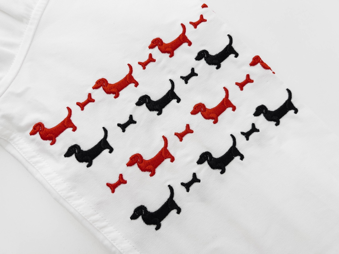 【ThomBrowne  公式旗艦店】トムブラウン   シャツ ご好評に付き再入荷  250221