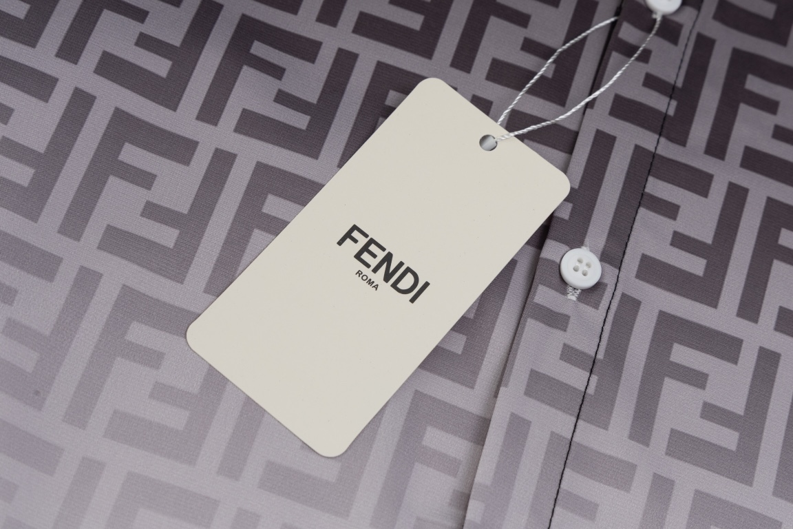 【FENDI  公式旗艦店】フェンディ  シャツ ご好評に付き再入荷  250221