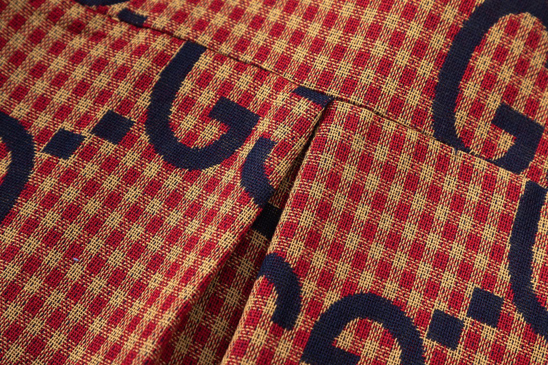 【GUCCI  公式旗艦店】グッチ  シャツ ご好評に付き再入荷  250222