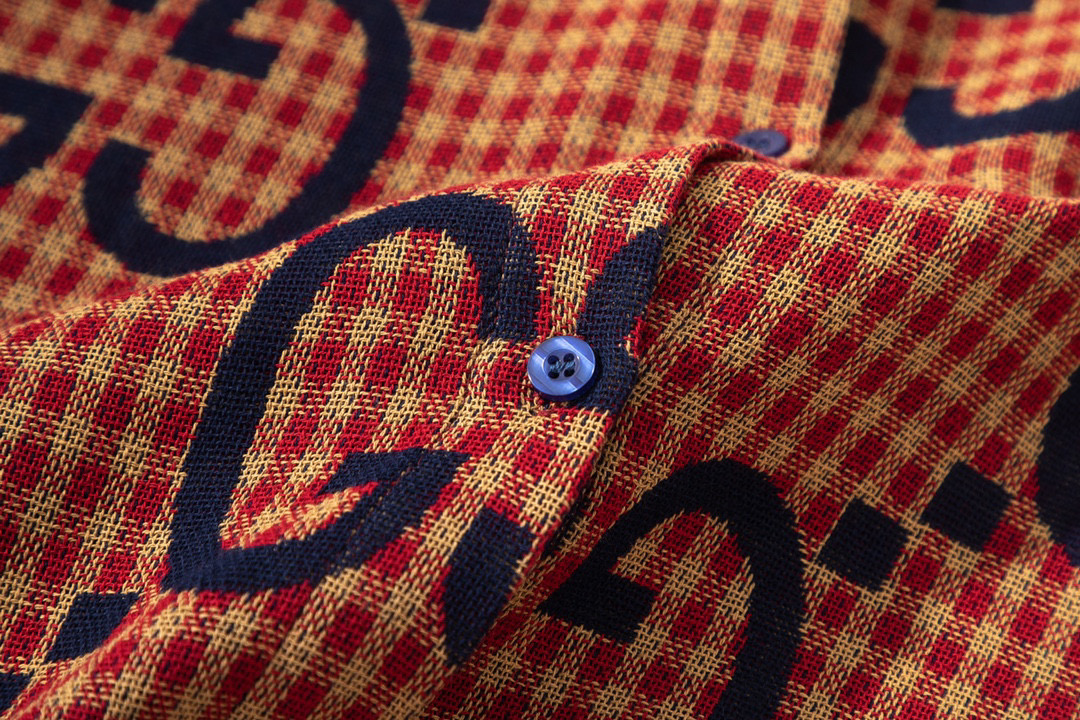 【GUCCI  公式旗艦店】グッチ  シャツ ご好評に付き再入荷  250222