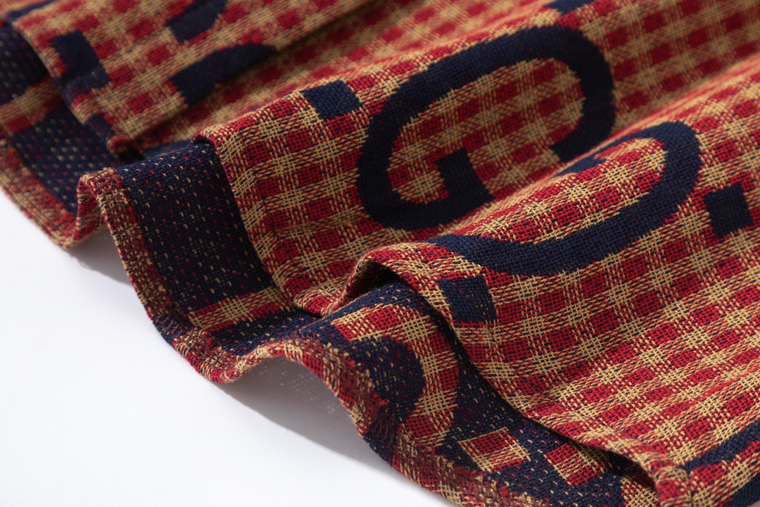 【GUCCI  公式旗艦店】グッチ  シャツ ご好評に付き再入荷  250222