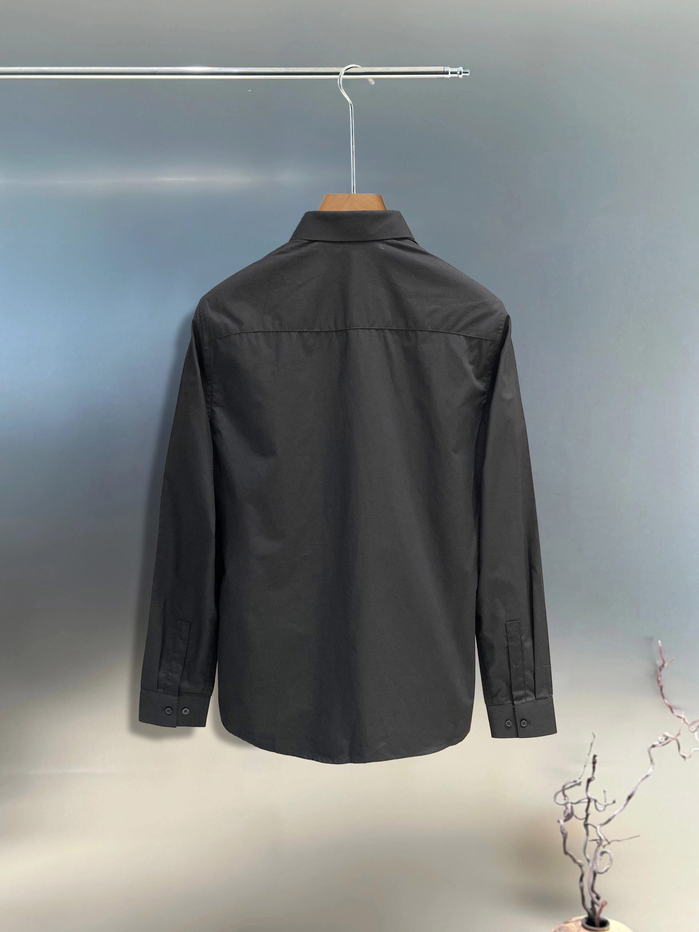 【GUCCI  公式旗艦店】グッチ  シャツ ご好評に付き再入荷  250222