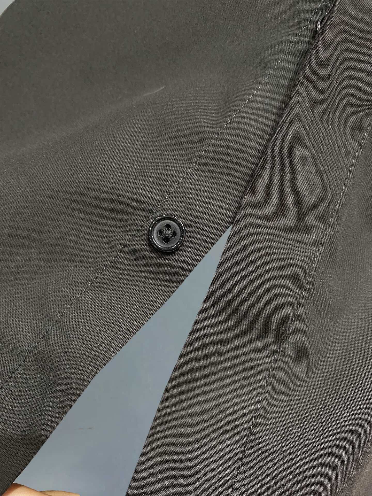 【GUCCI  公式旗艦店】グッチ  シャツ ご好評に付き再入荷  250222