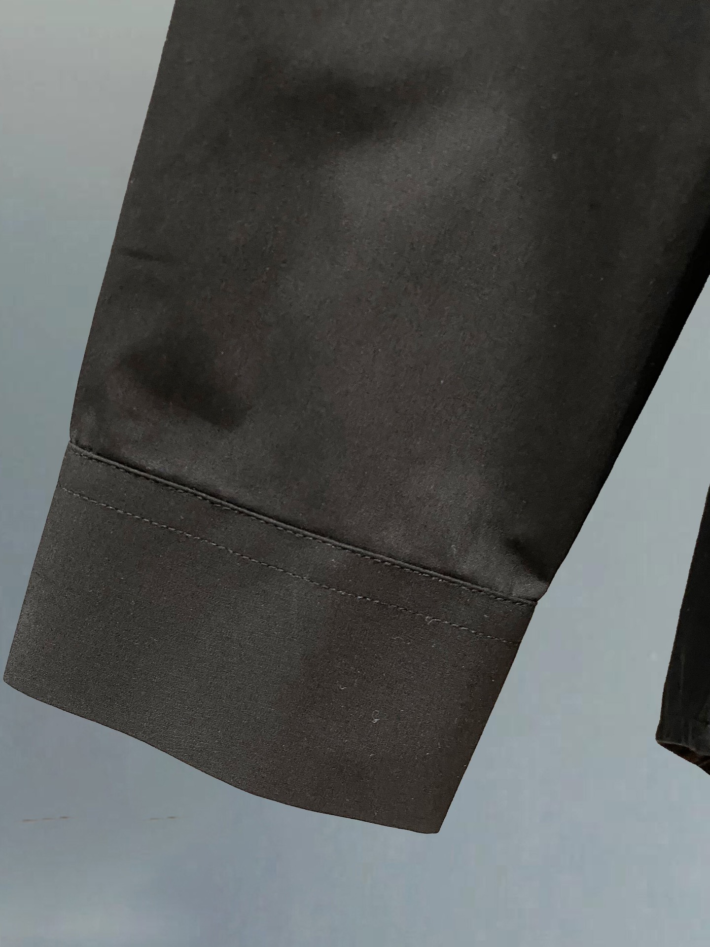 【GUCCI  公式旗艦店】グッチ  シャツ ご好評に付き再入荷  250222