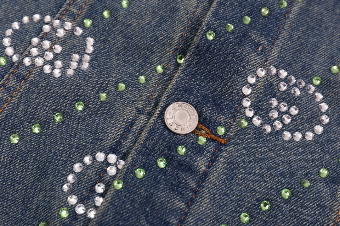 【GUCCI  公式旗艦店】グッチ  シャツ ご好評に付き再入荷  250222