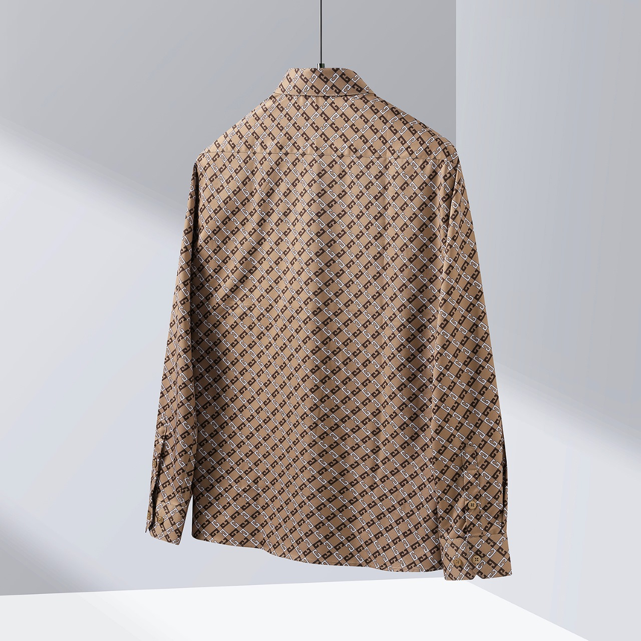 【GUCCI  公式旗艦店】グッチ  シャツ ご好評に付き再入荷  250222