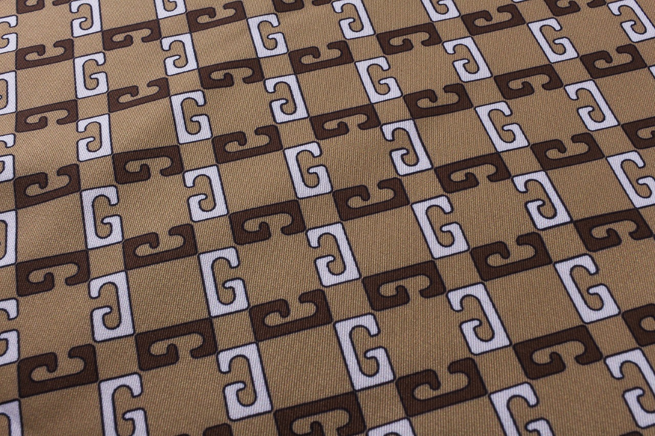 【GUCCI  公式旗艦店】グッチ  シャツ ご好評に付き再入荷  250222