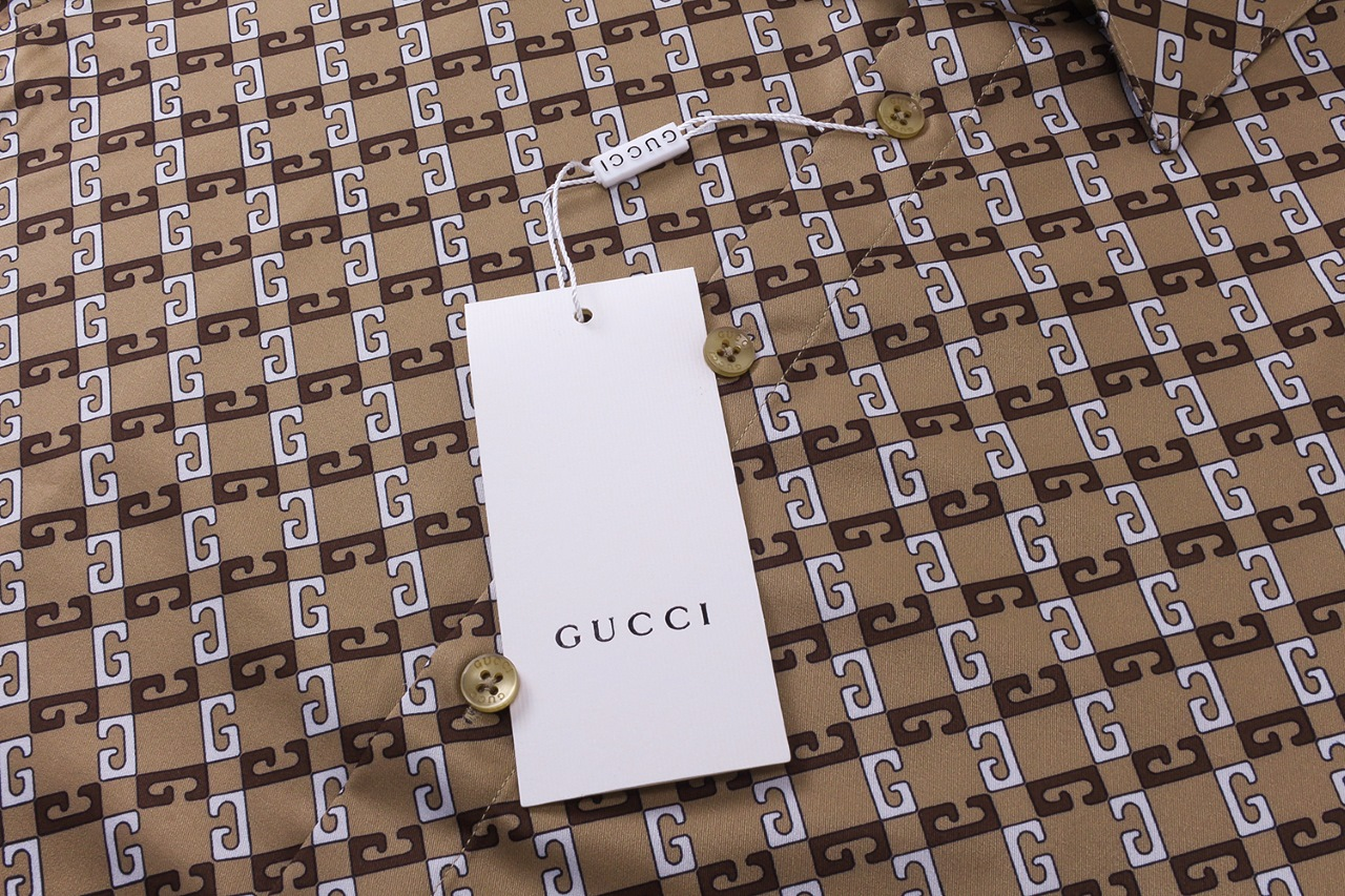 【GUCCI  公式旗艦店】グッチ  シャツ ご好評に付き再入荷  250222