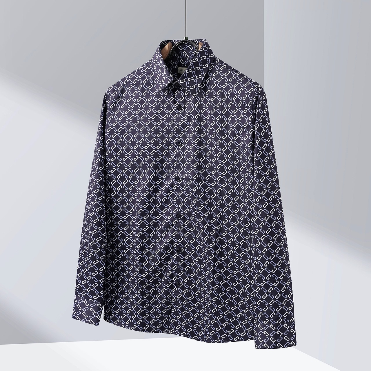 【GUCCI  公式旗艦店】グッチ  シャツ ご好評に付き再入荷  250222