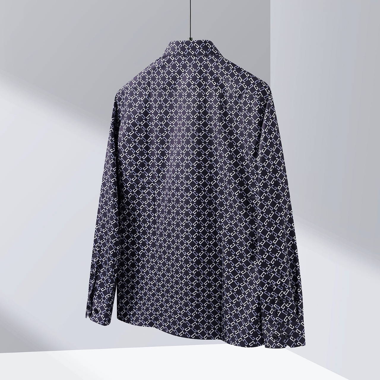 【GUCCI  公式旗艦店】グッチ  シャツ ご好評に付き再入荷  250222