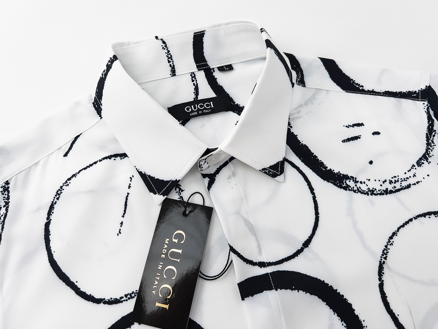 【GUCCI  公式旗艦店】グッチ  シャツ ご好評に付き再入荷  250222