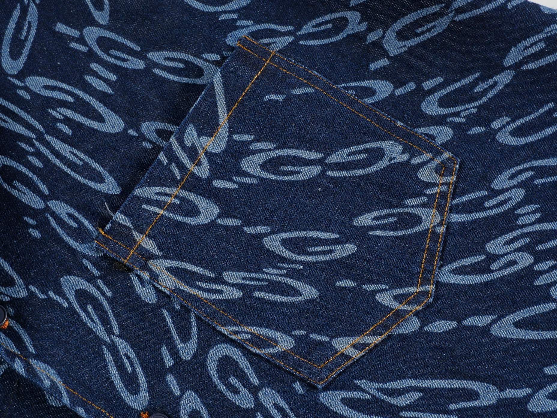 【GUCCI 公式旗艦店】グッチ  半袖シャツ ご好評に付き再入荷  250220