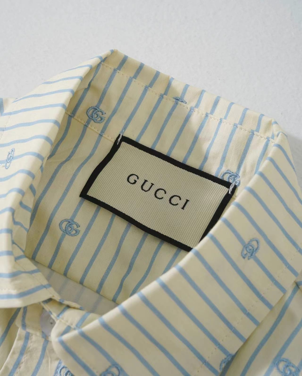 【GUCCI  公式旗艦店】グッチ  シャツ ご好評に付き再入荷  250222