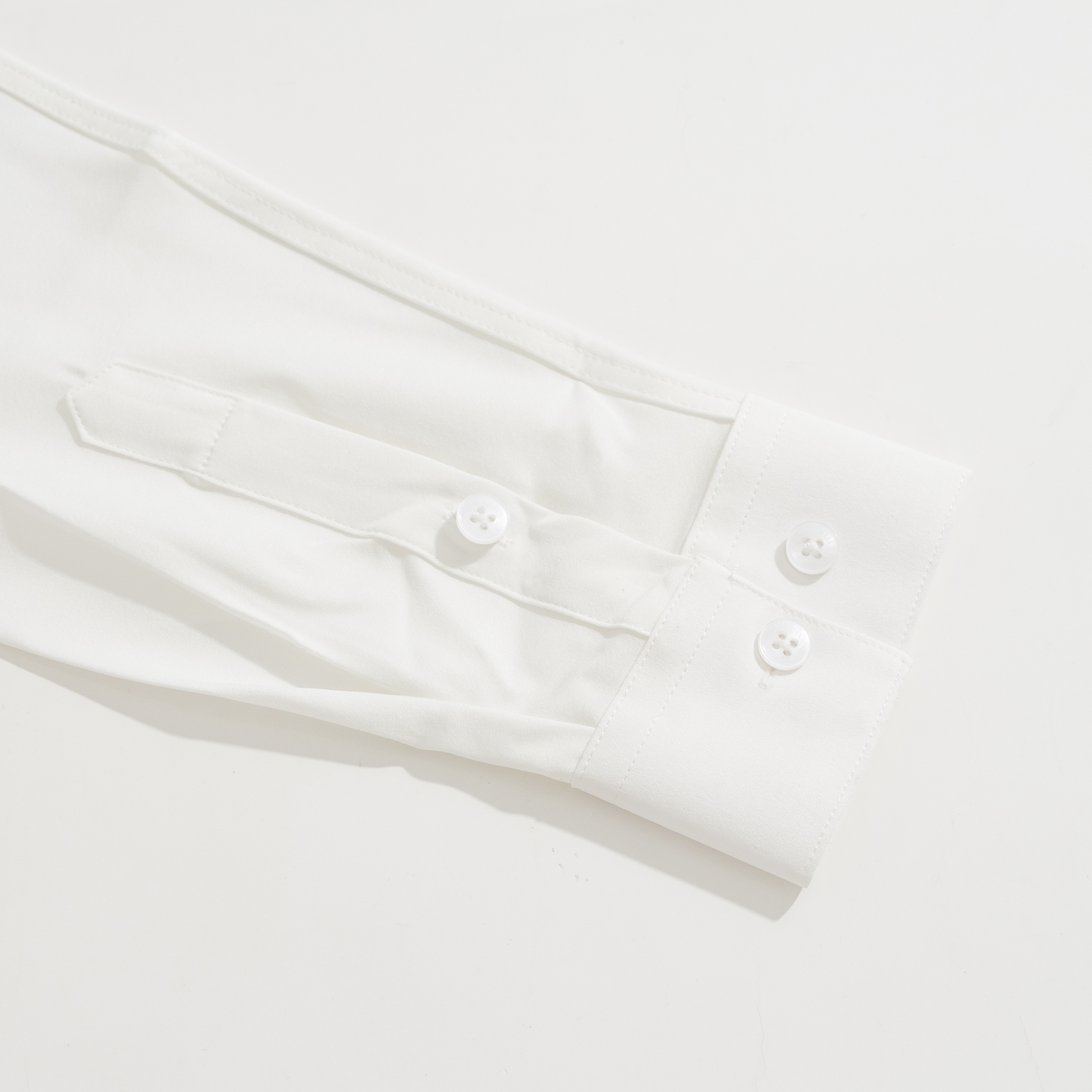 【LOUIS VUITTON 公式旗艦店】ルイヴィトン  シャツ ご好評に付き再入荷  250222