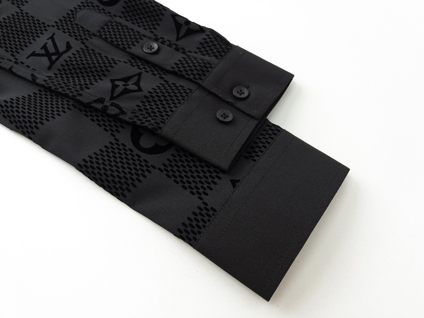 【LOUIS VUITTON 公式旗艦店】ルイヴィトン  シャツ ご好評に付き再入荷  250222