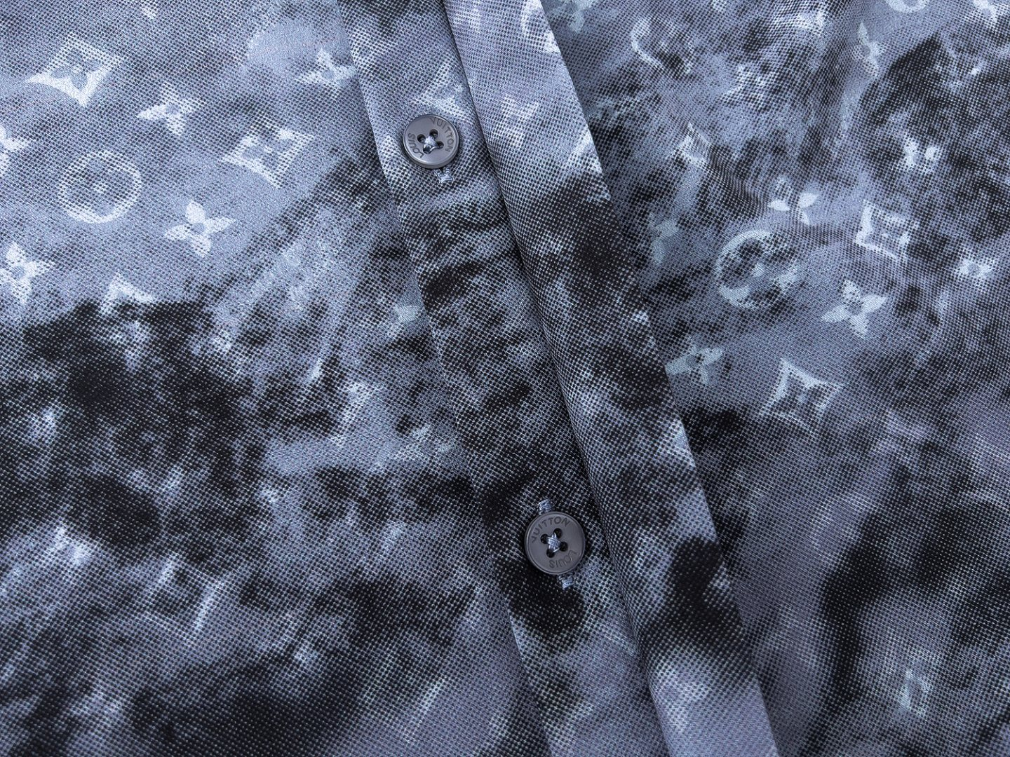 LV【LOUIS VUITTON 公式旗艦店】ルイヴィトン  シャツ ご好評に付き再入荷  250222