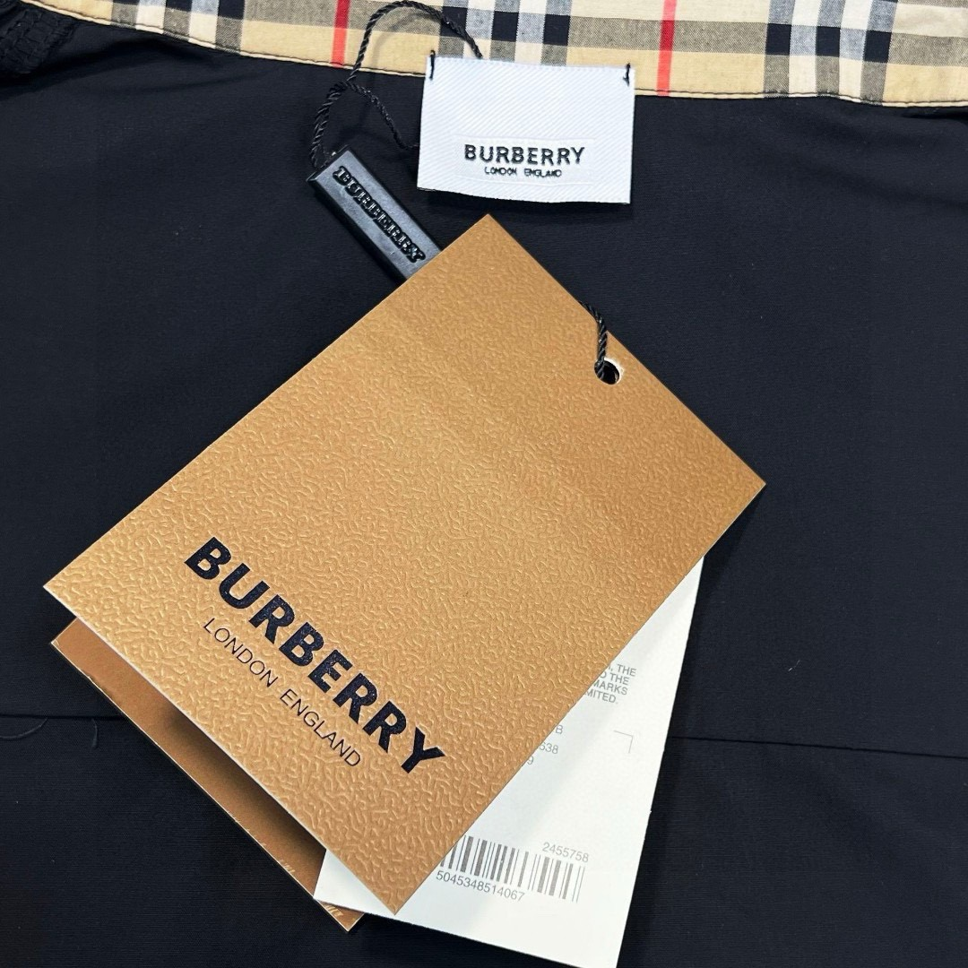【BURBERRY 公式旗艦店】バーバリー  シャツ ご好評に付き再入荷  250222