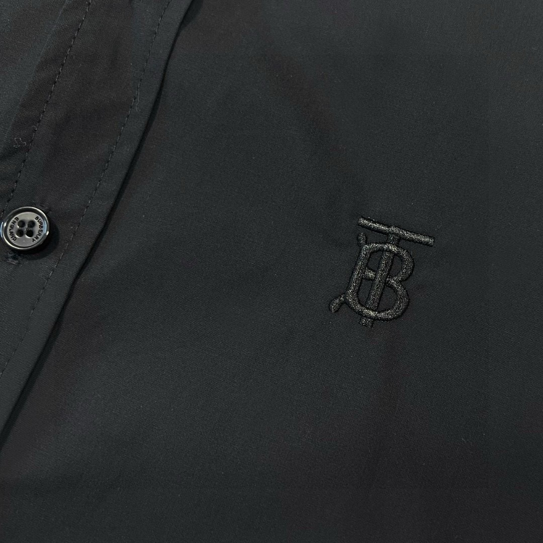 【BURBERRY 公式旗艦店】バーバリー  シャツ ご好評に付き再入荷  250222