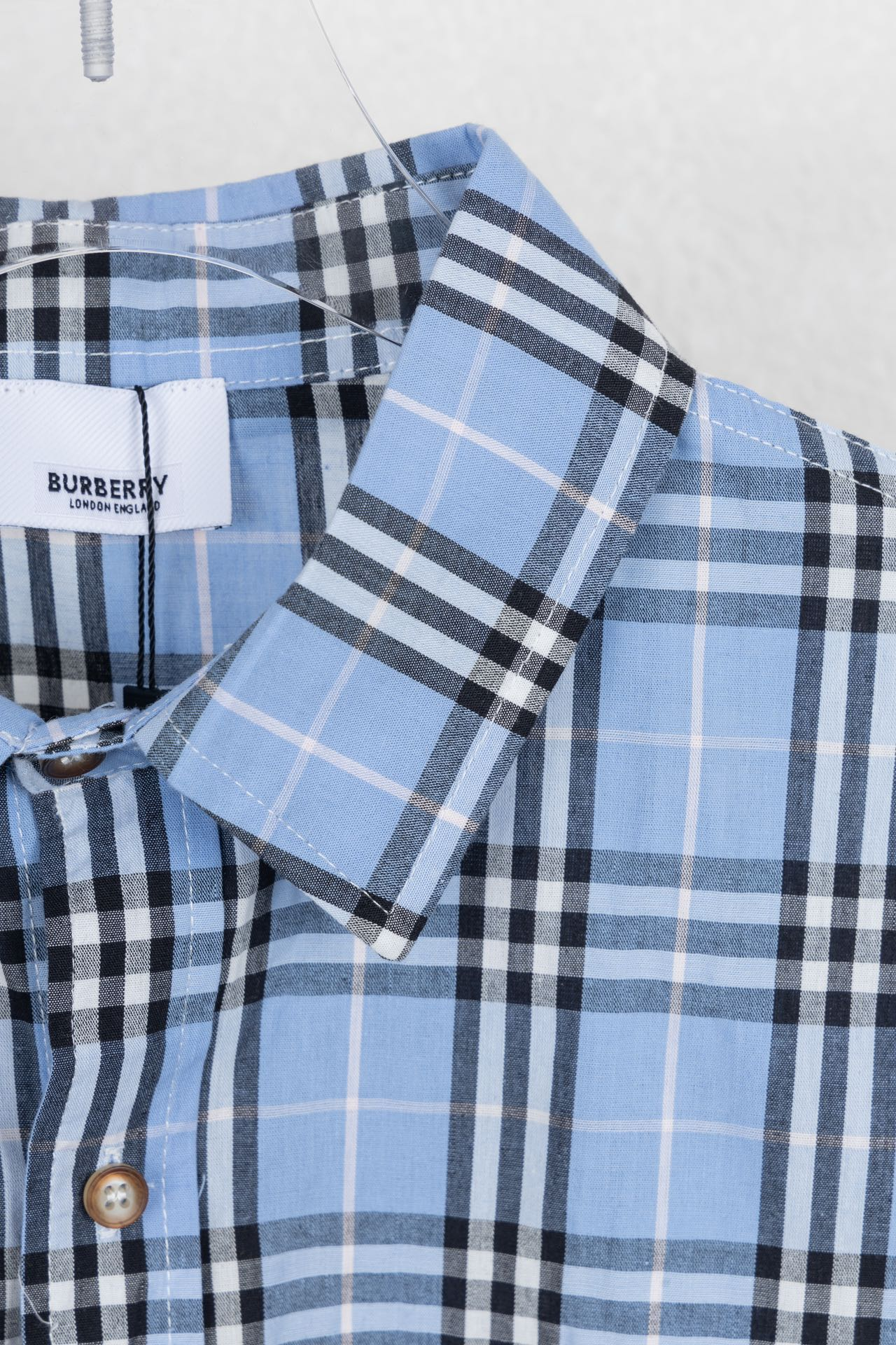 【BURBERRY 公式旗艦店】バーバリー  シャツ ご好評に付き再入荷  25021922