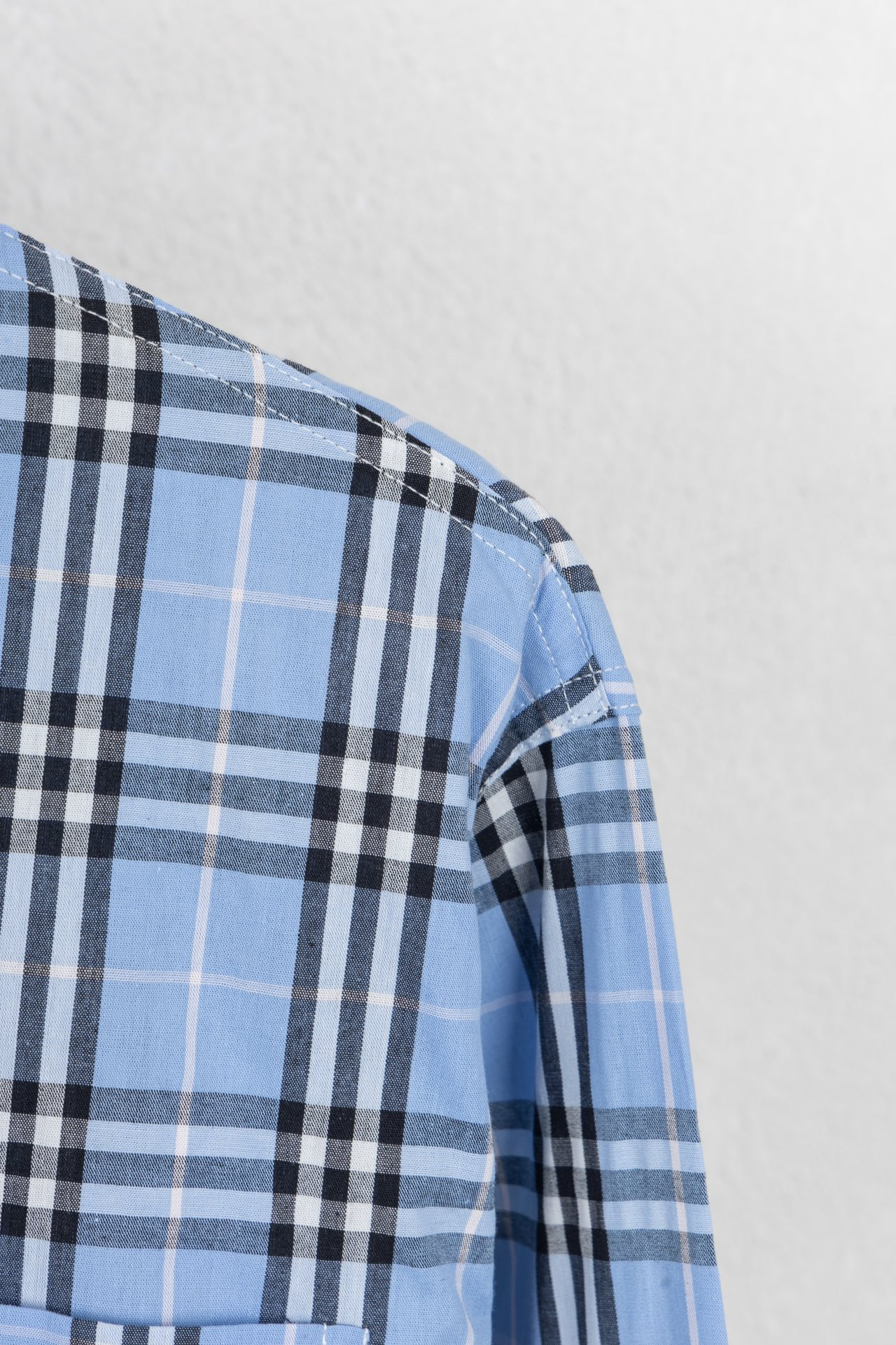 【BURBERRY 公式旗艦店】バーバリー  シャツ ご好評に付き再入荷  25021922