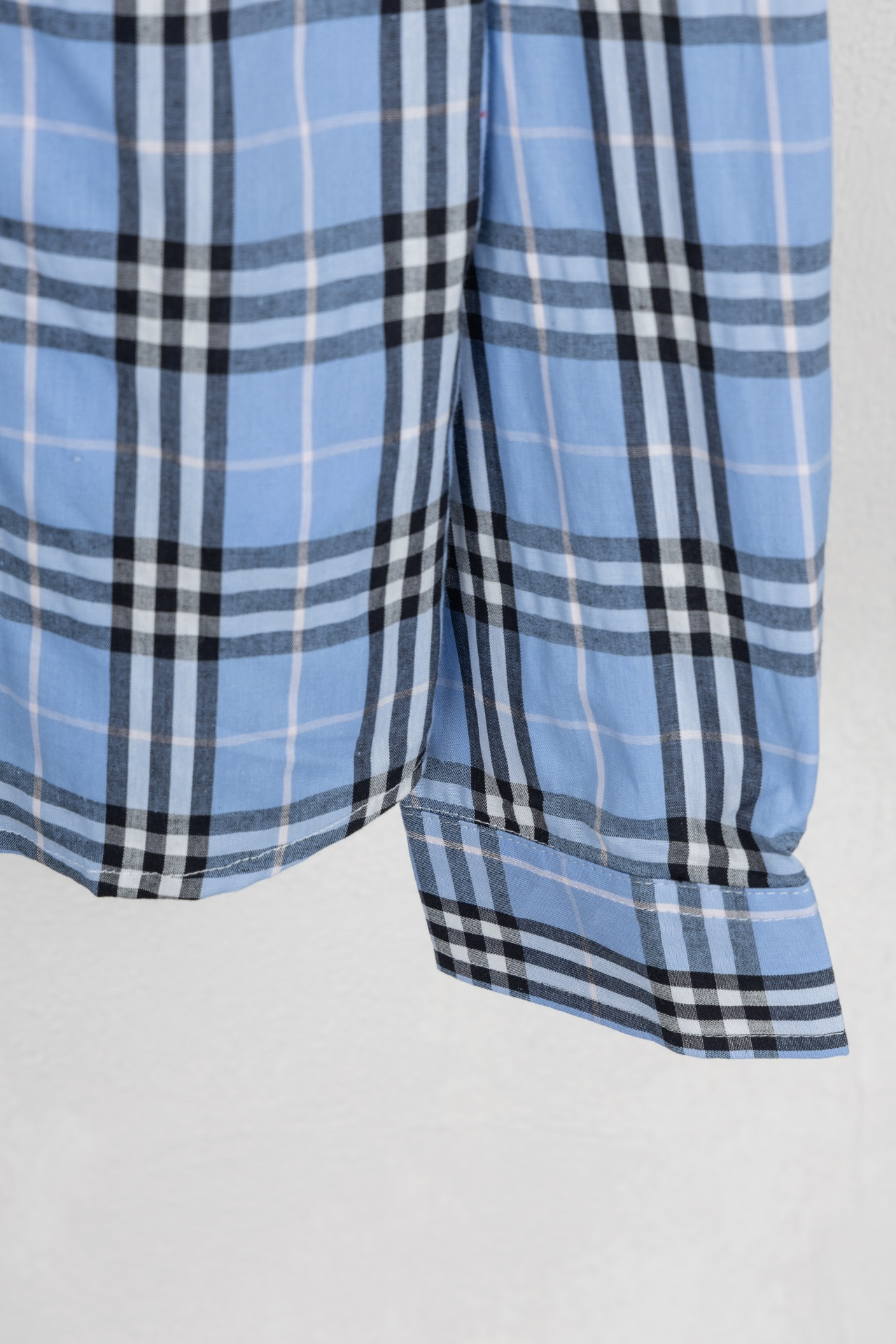 【BURBERRY 公式旗艦店】バーバリー  シャツ ご好評に付き再入荷  25021922