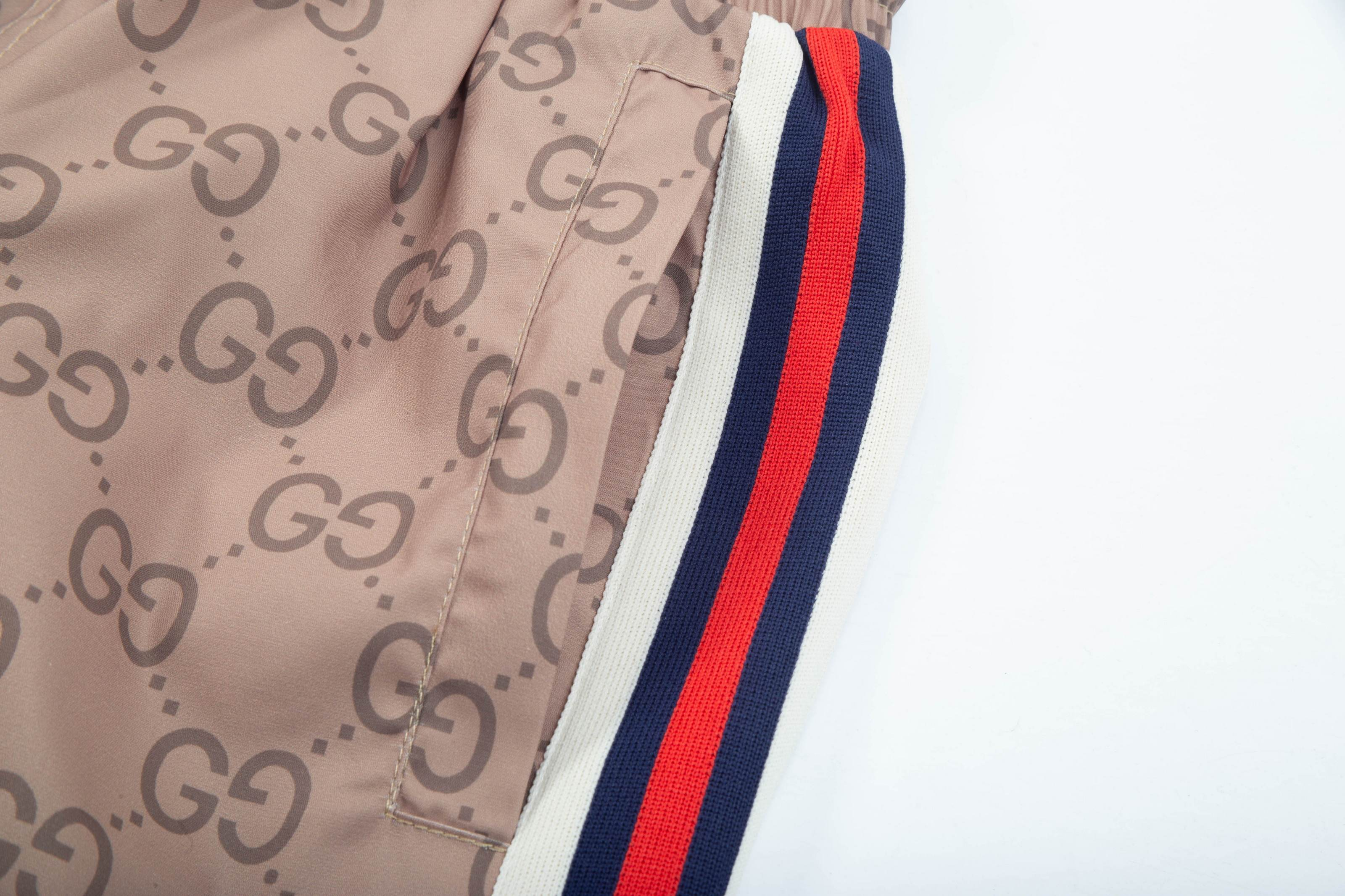 【GUCCI  公式旗艦店】グッチ ショートパンツご好評に付き再入荷！250224