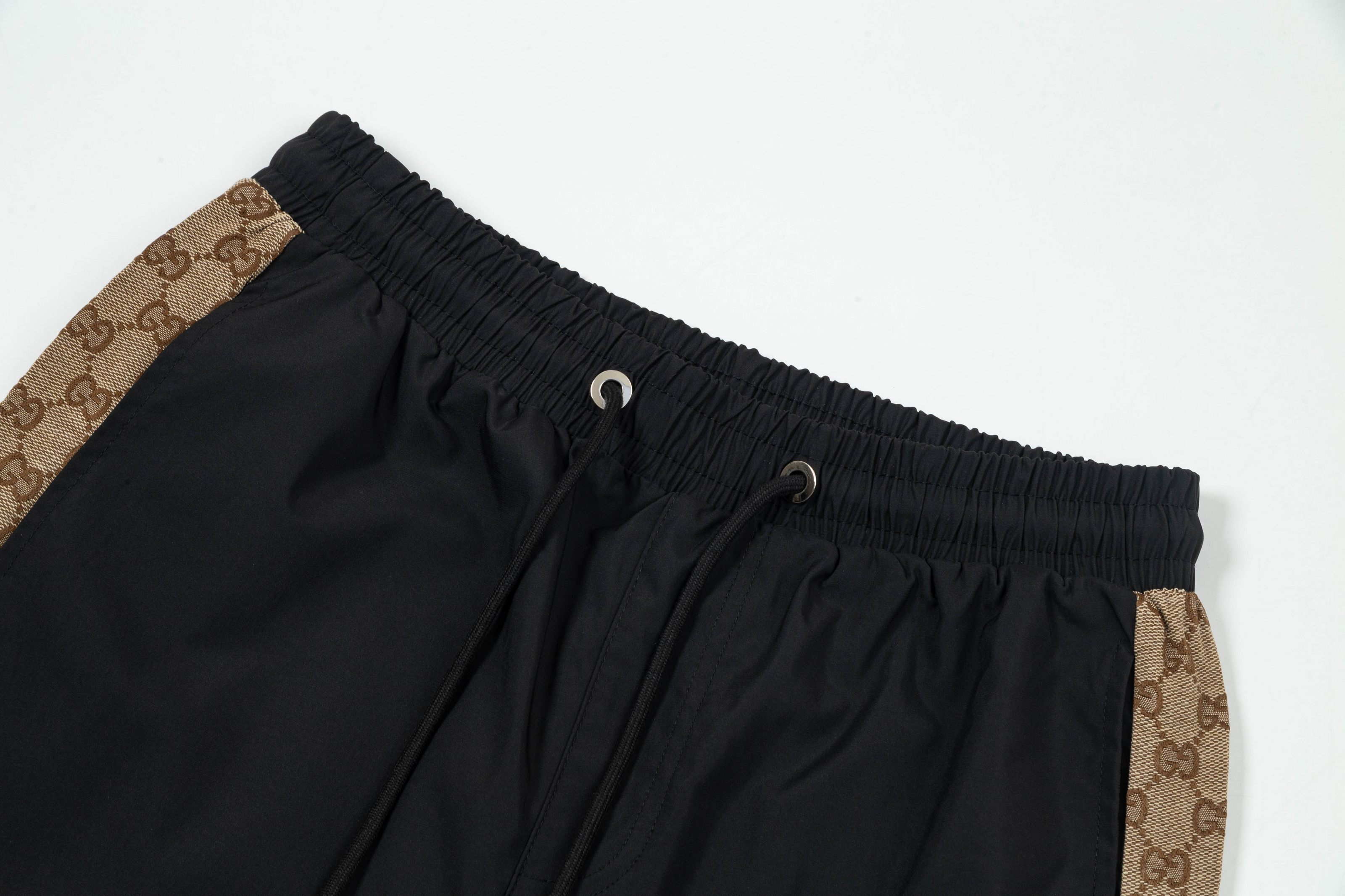 【GUCCI  公式旗艦店】グッチ ショートパンツご好評に付き再入荷！250224