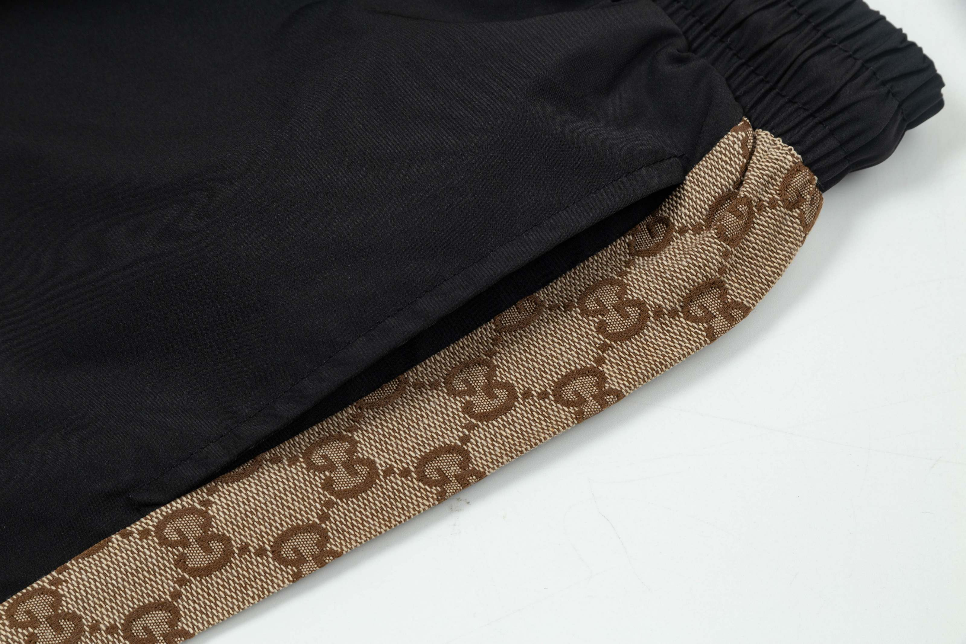 【GUCCI  公式旗艦店】グッチ ショートパンツご好評に付き再入荷！250224