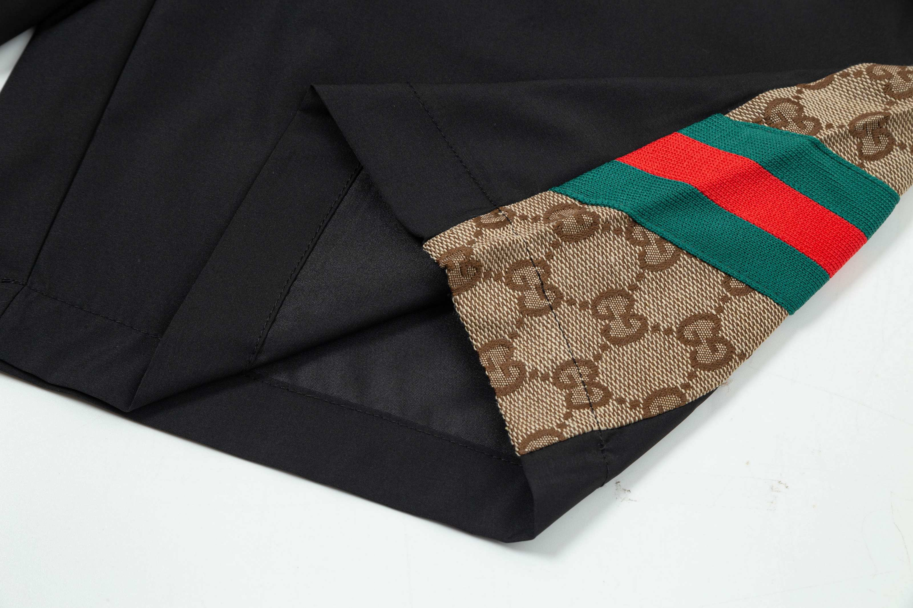 【GUCCI  公式旗艦店】グッチ ショートパンツご好評に付き再入荷！250224
