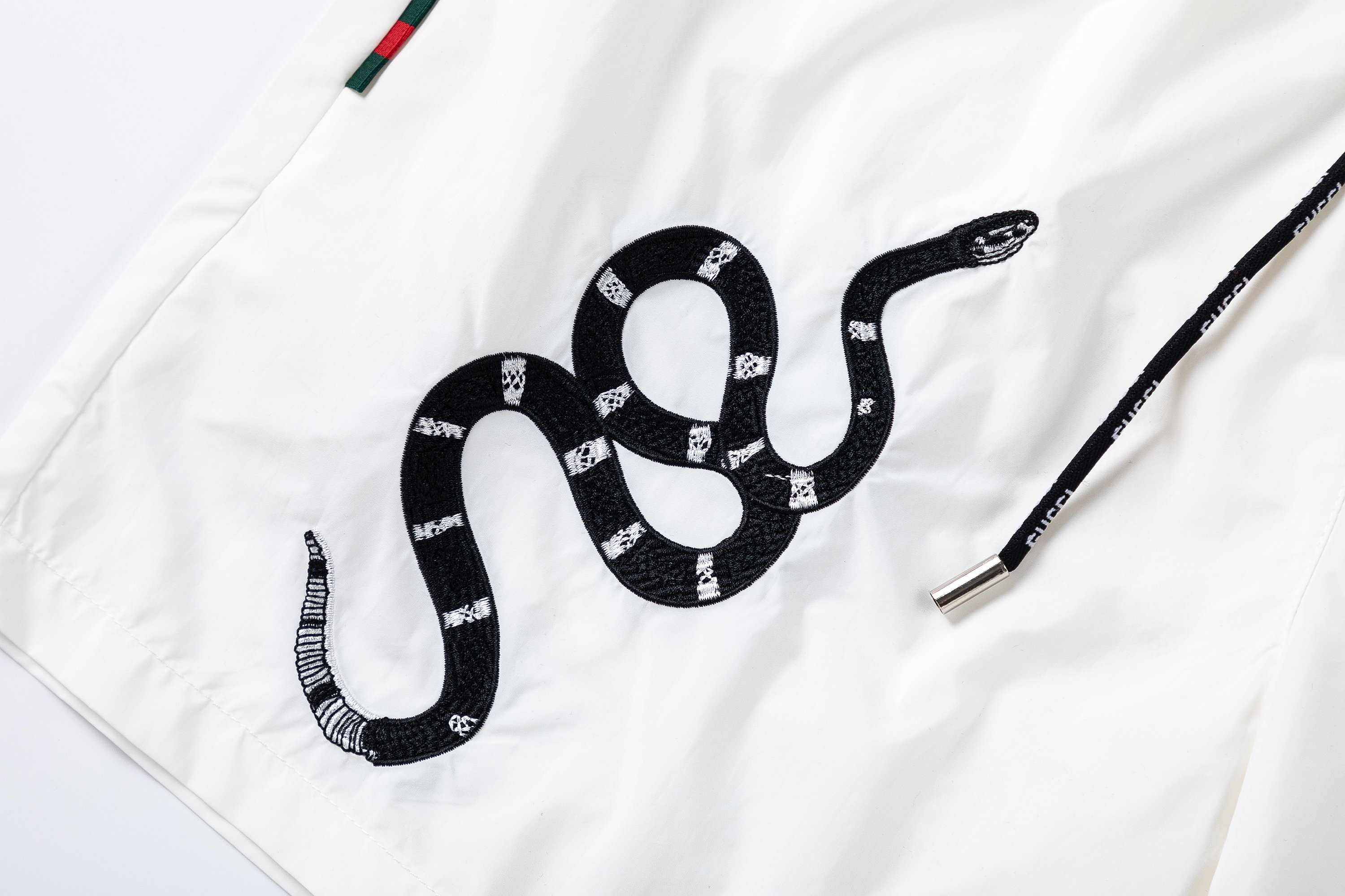 【GUCCI  公式旗艦店】グッチ  ショートパンツご好評に付き再入荷！250224