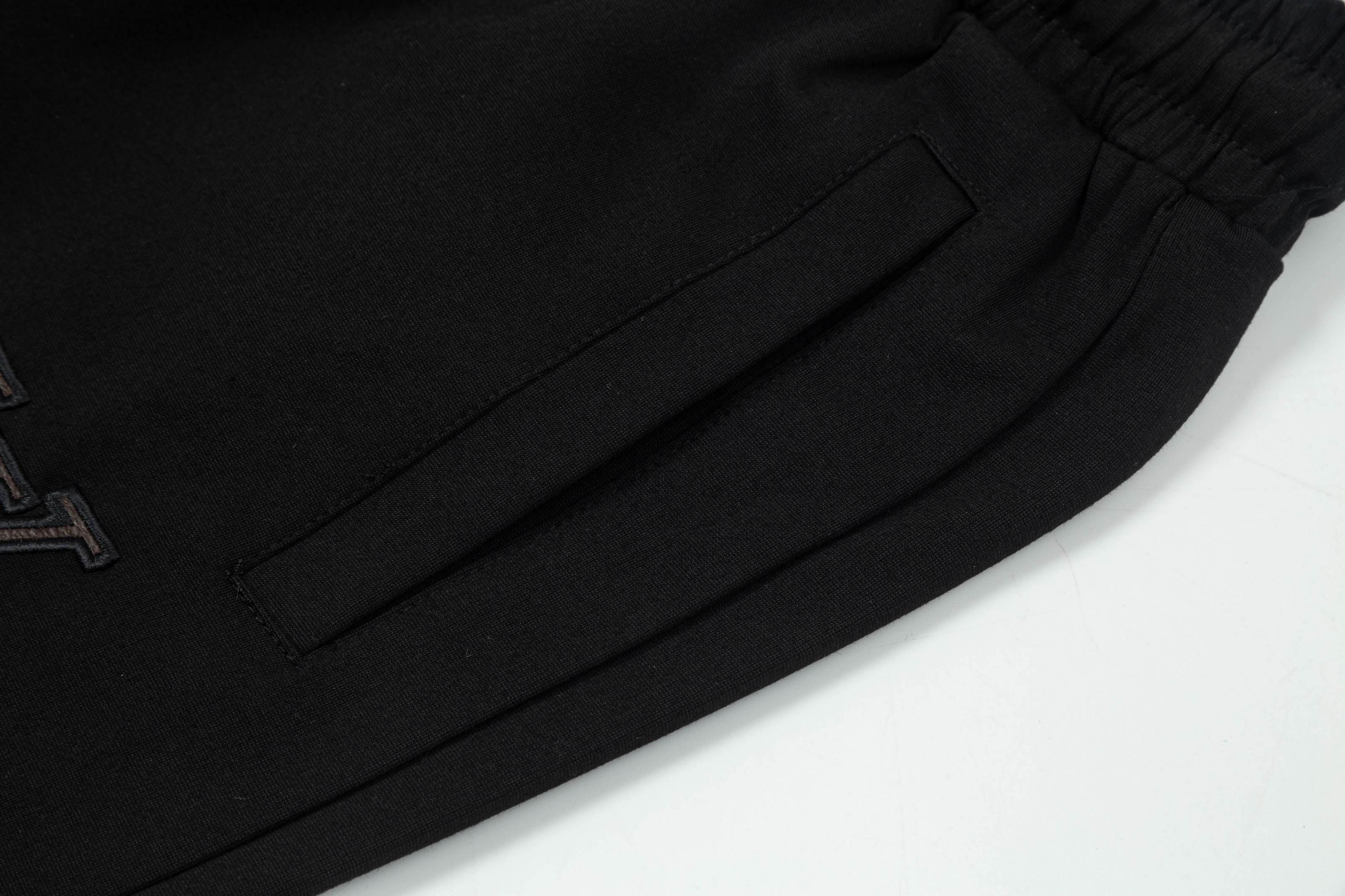 【LOUIS VUITTON  公式旗艦店】ルイヴィトン  ショートパンツご好評に付き再入荷！250224