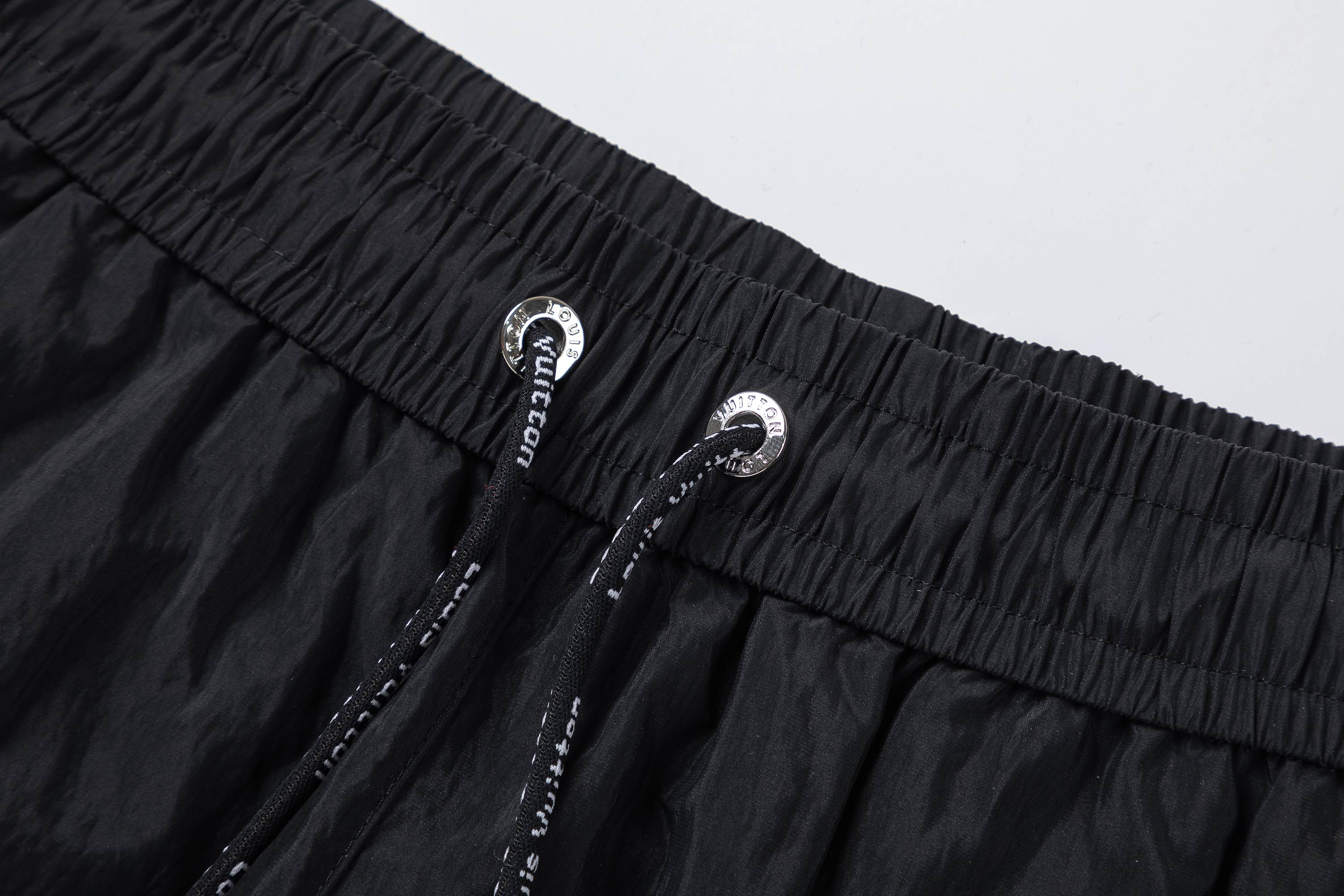 【LOUIS VUITTON  公式旗艦店】ルイヴィトン   ショートパンツご好評に付き再入荷！250224