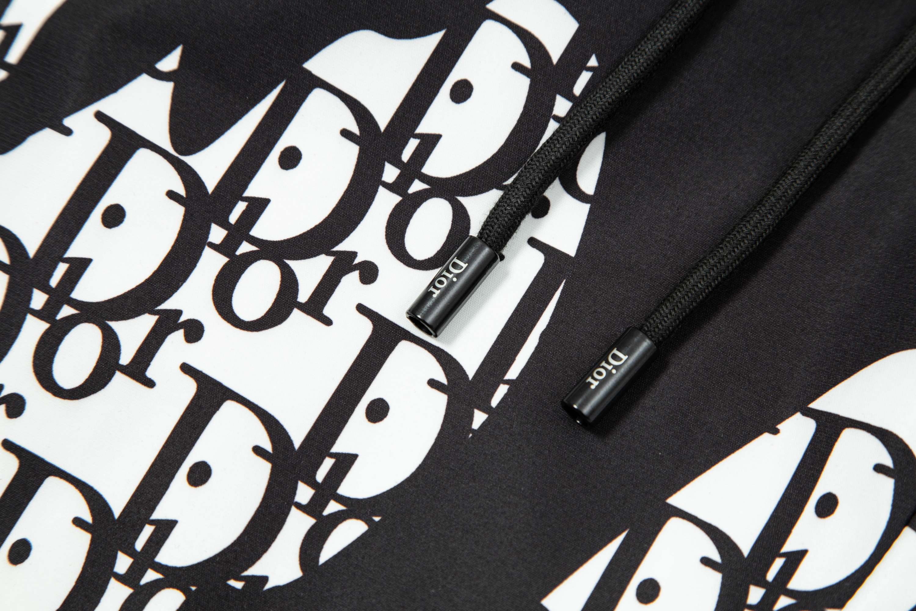 【DIOR  公式旗艦店】ディオール  ショートパンツご好評に付き再入荷！250224