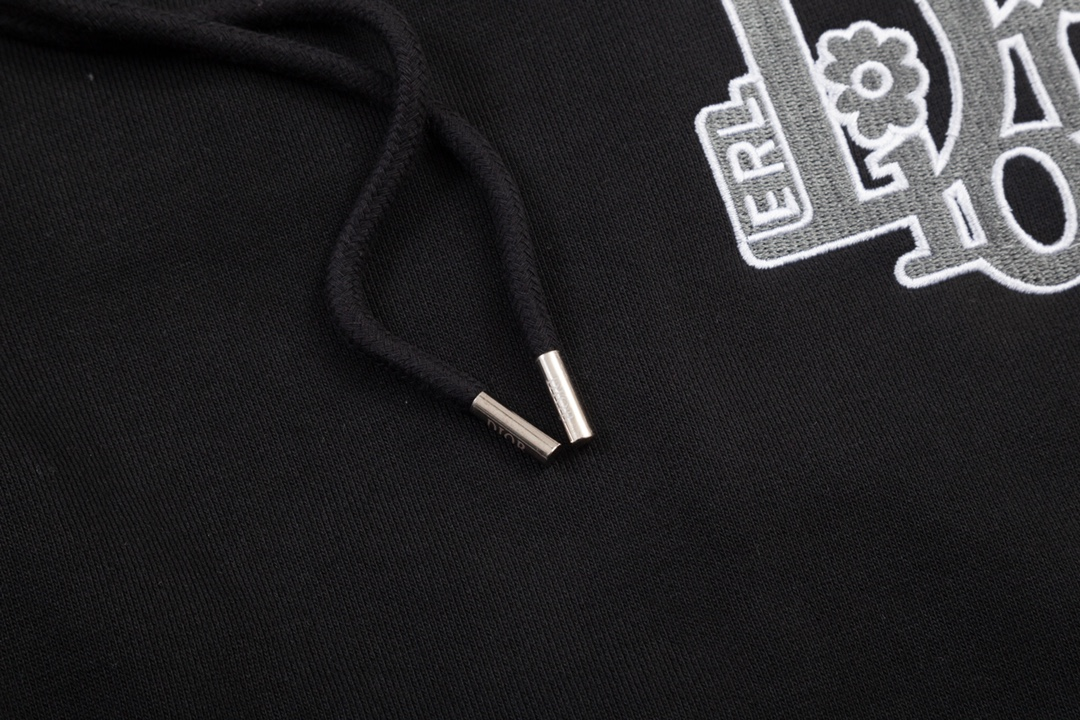 【DIOR  公式旗艦店】ディオール  ショートパンツご好評に付き再入荷！250224