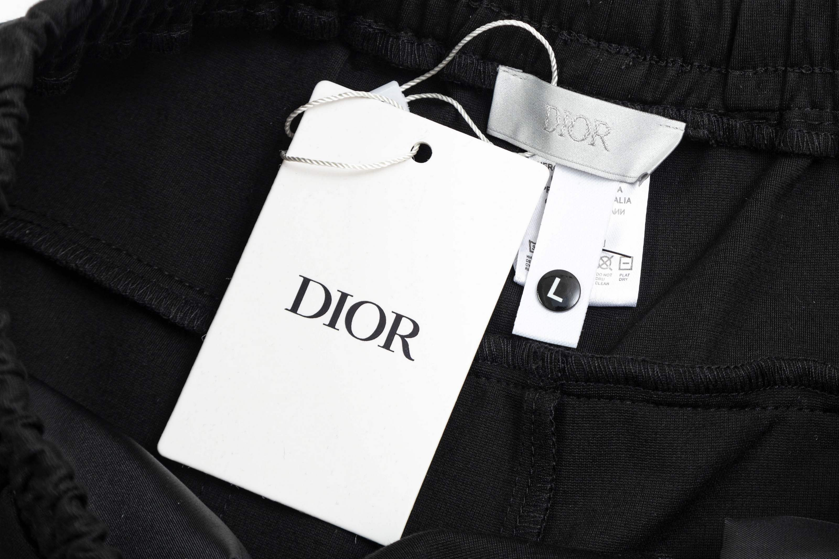 【DIOR  公式旗艦店】ディオール  ショートパンツご好評に付き再入荷！250225