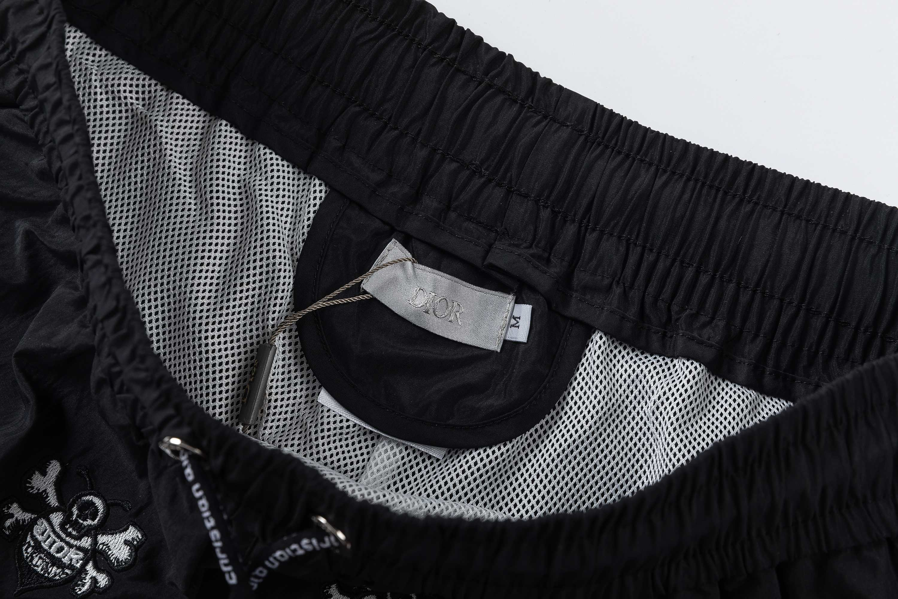 【DIOR  公式旗艦店】ディオール ショートパンツご好評に付き再入荷！250225