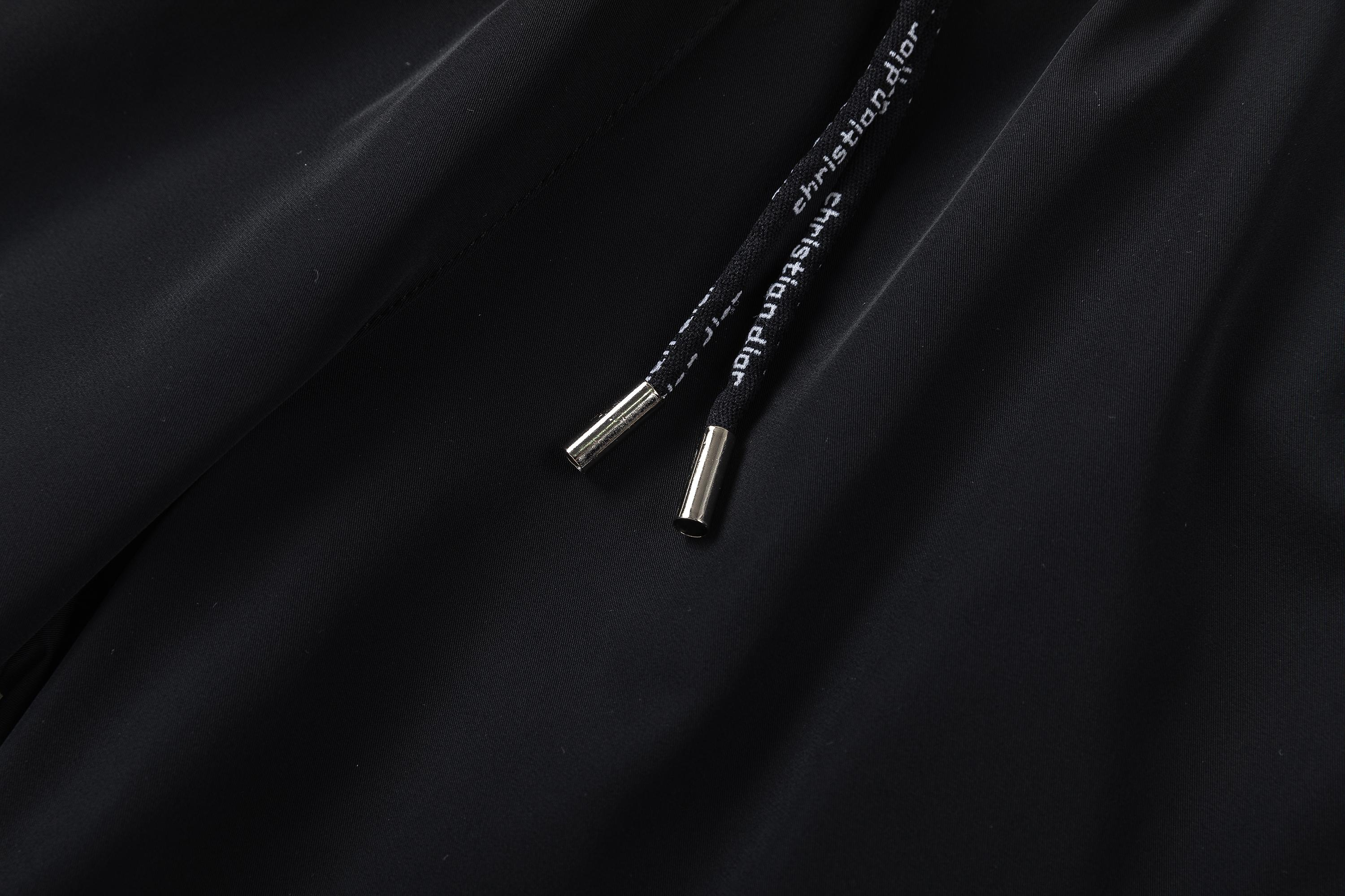 【DIOR  公式旗艦店】ディオール ショートパンツご好評に付き再入荷！250224