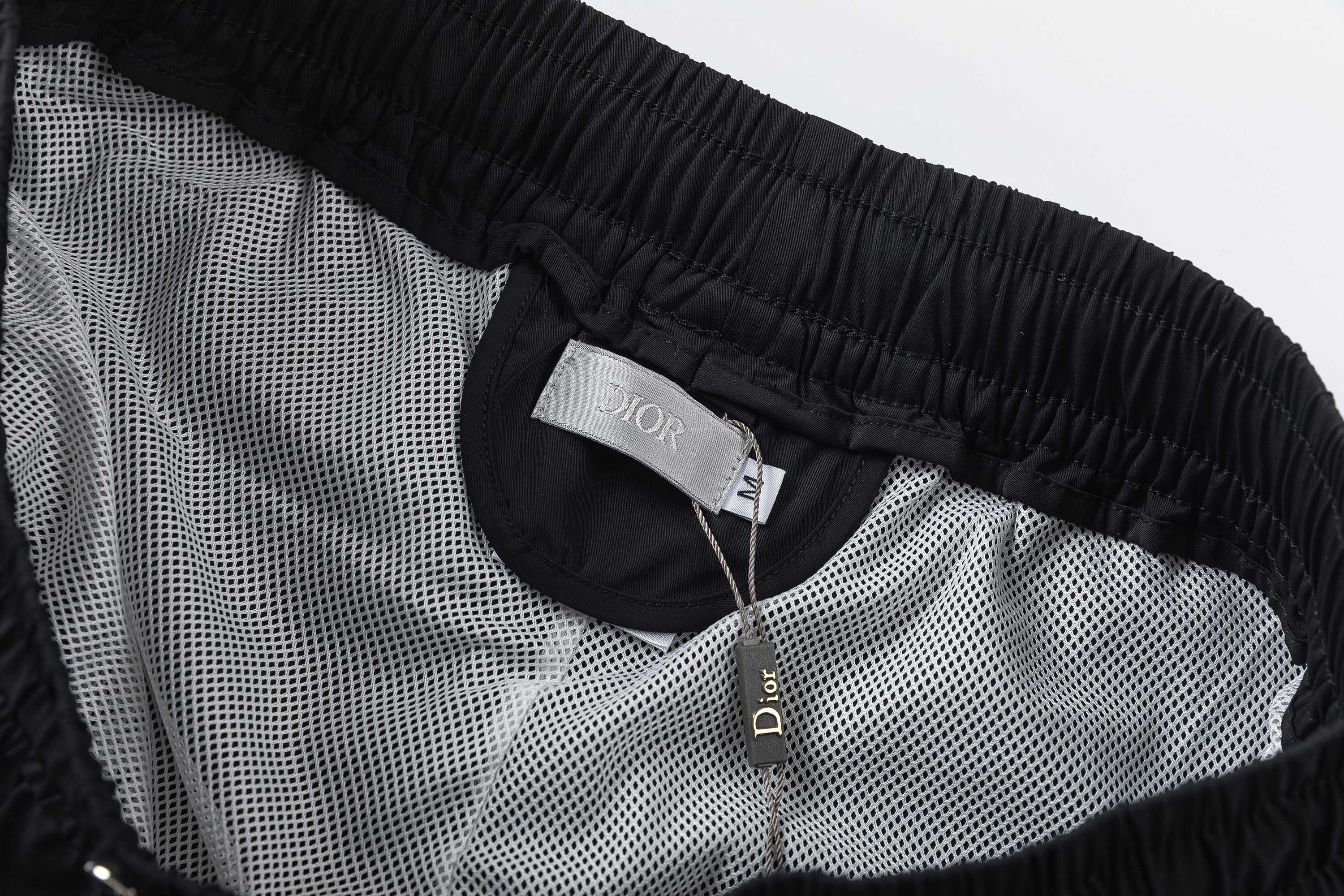 【DIOR  公式旗艦店】ディオール ショートパンツご好評に付き再入荷！250224