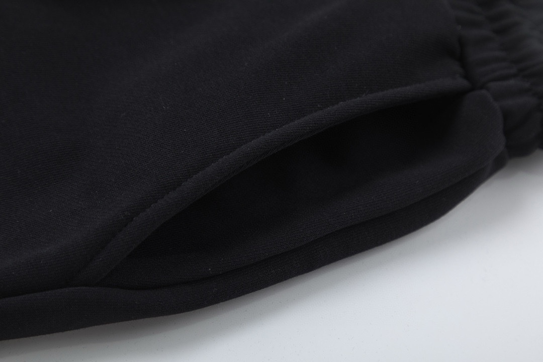 【MONCLER  公式旗艦店】モンクレール   ショートパンツご好評に付き再入荷！250225