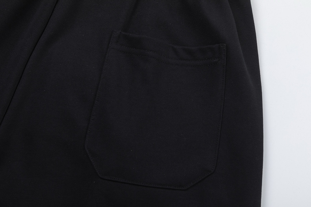 【MONCLER  公式旗艦店】モンクレール   ショートパンツご好評に付き再入荷！250225