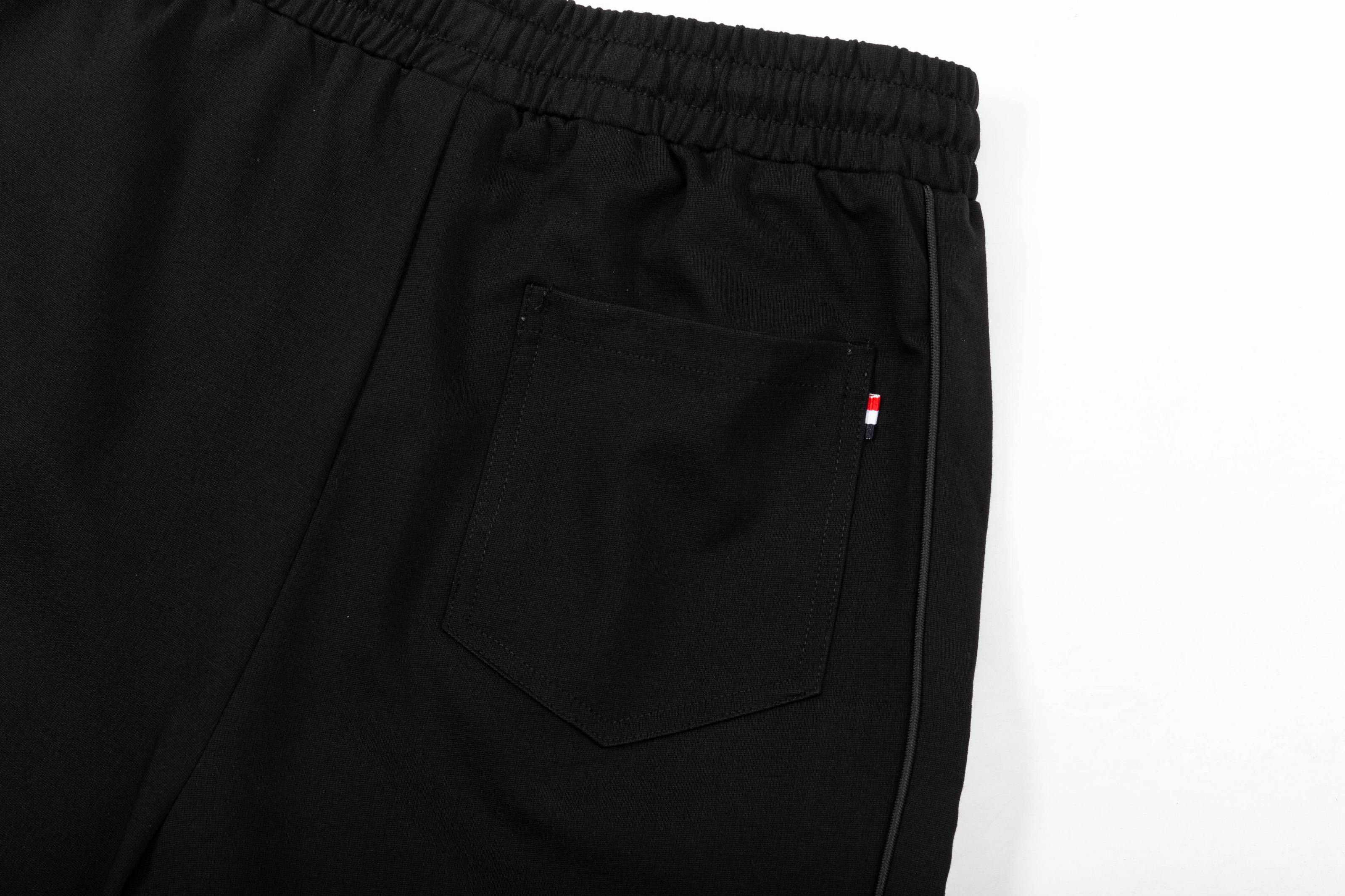 【MONCLER  公式旗艦店】モンクレール   ショートパンツご好評に付き再入荷！250225