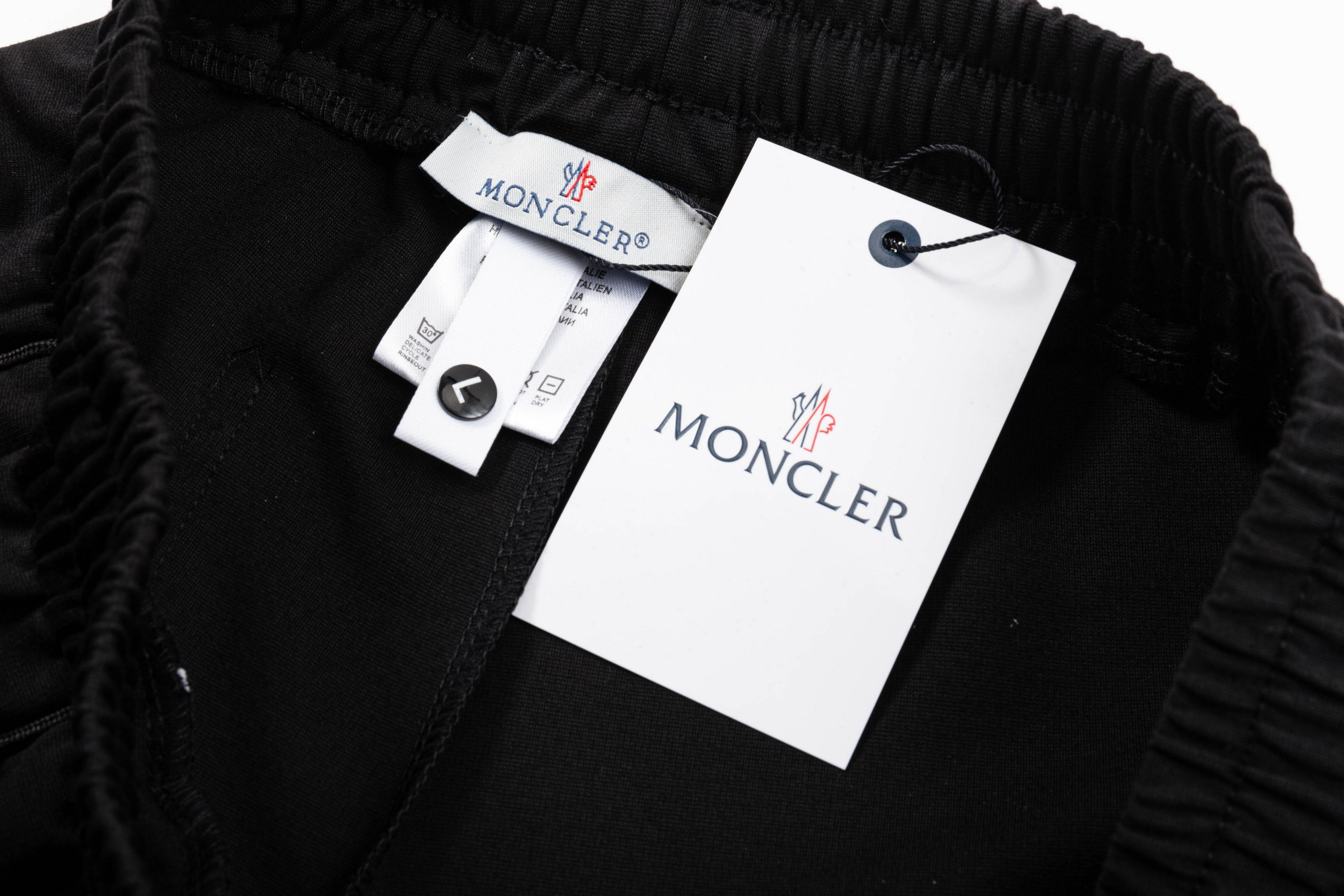 【MONCLER  公式旗艦店】モンクレール   ショートパンツご好評に付き再入荷！250225