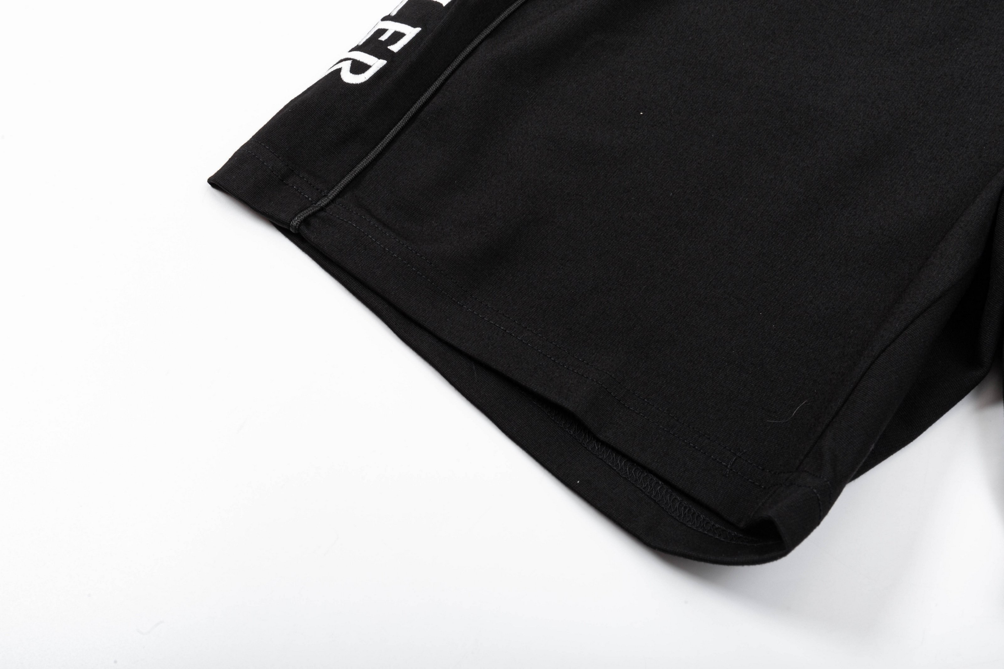 【MONCLER  公式旗艦店】モンクレール   ショートパンツご好評に付き再入荷！250225