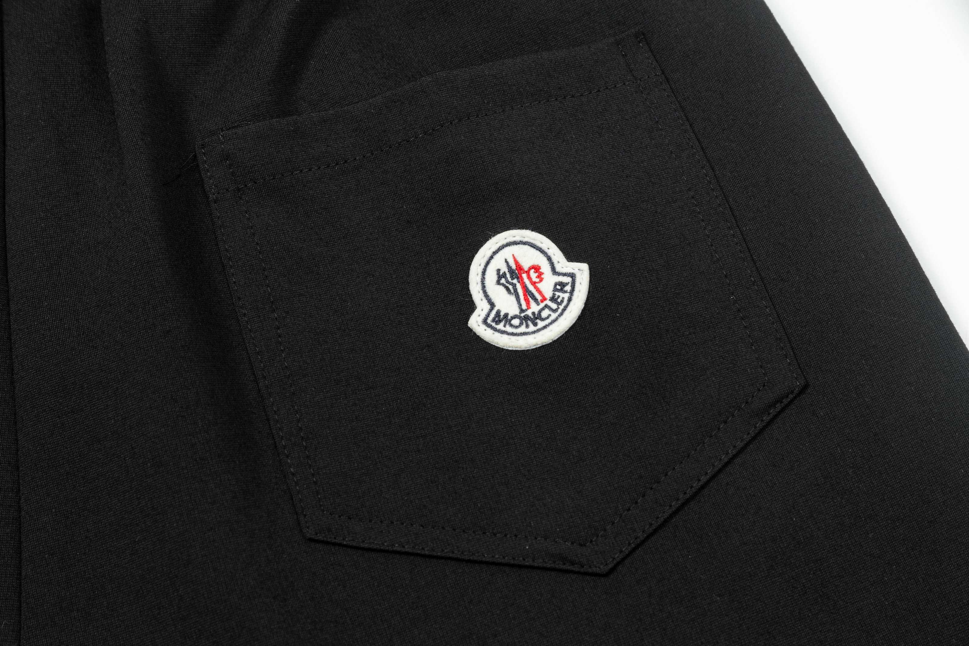 【MONCLER  公式旗艦店】モンクレール   ショートパンツご好評に付き再入荷！250225